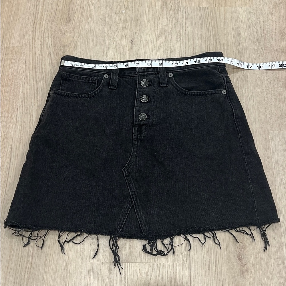 Madewell size 26 Black Denim Mini Skirt with Frayed Hem - Picture 2 of 6